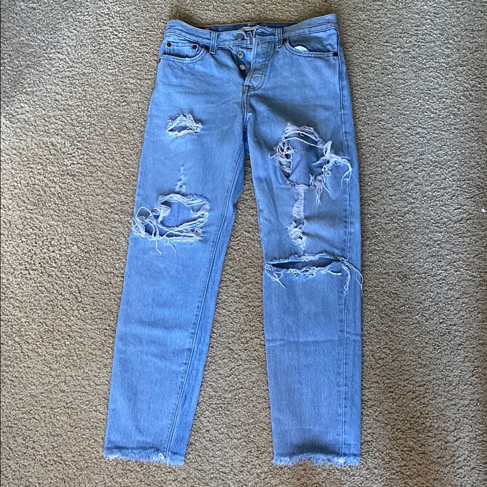 LEVIS wedgie ripped jeans size 25